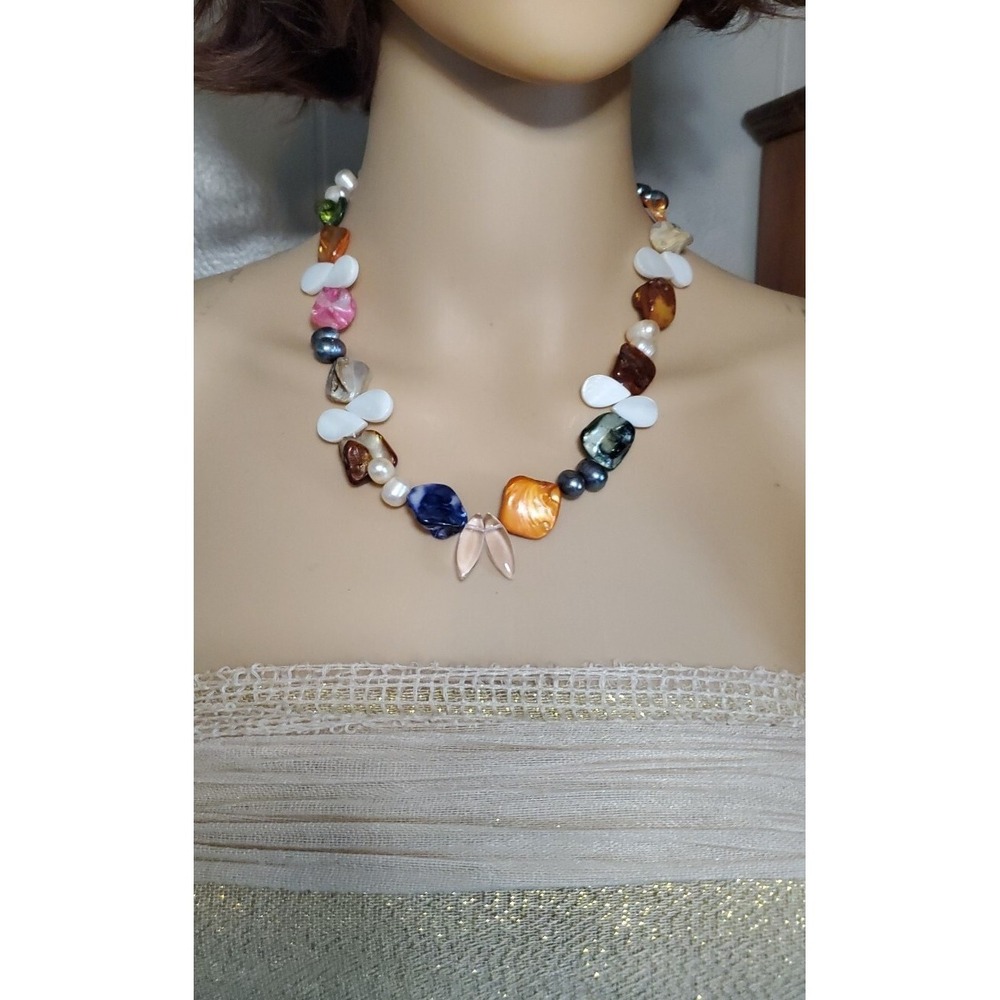 Dyed Shell With White And Gray Natural Looking Pearl Necklace Multicolored 18"